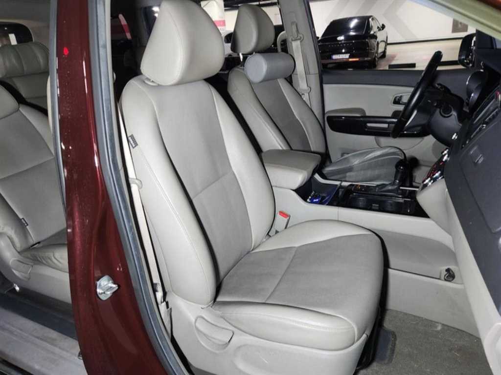 KIA Carnival - Vista 12