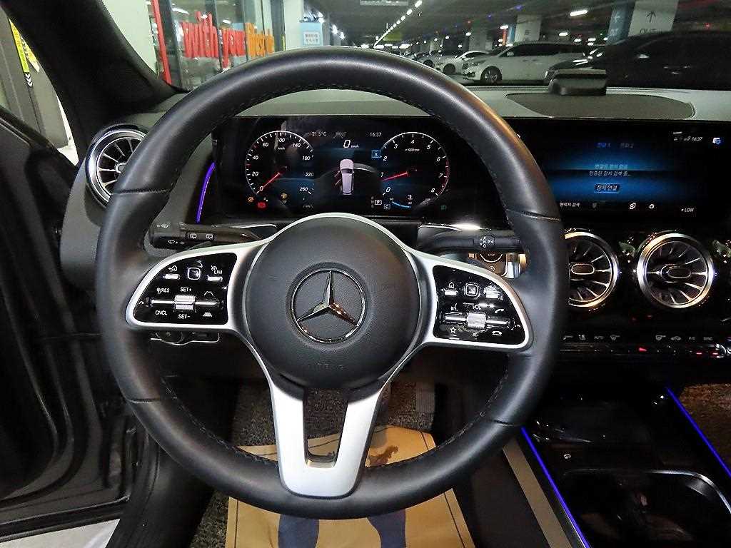 Mercedes Benz GLB Class - Vista 8