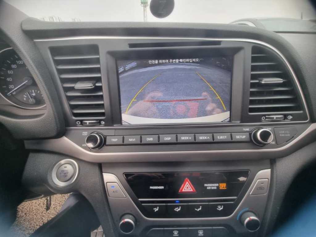 HYUNDAI Avante - Vista 7