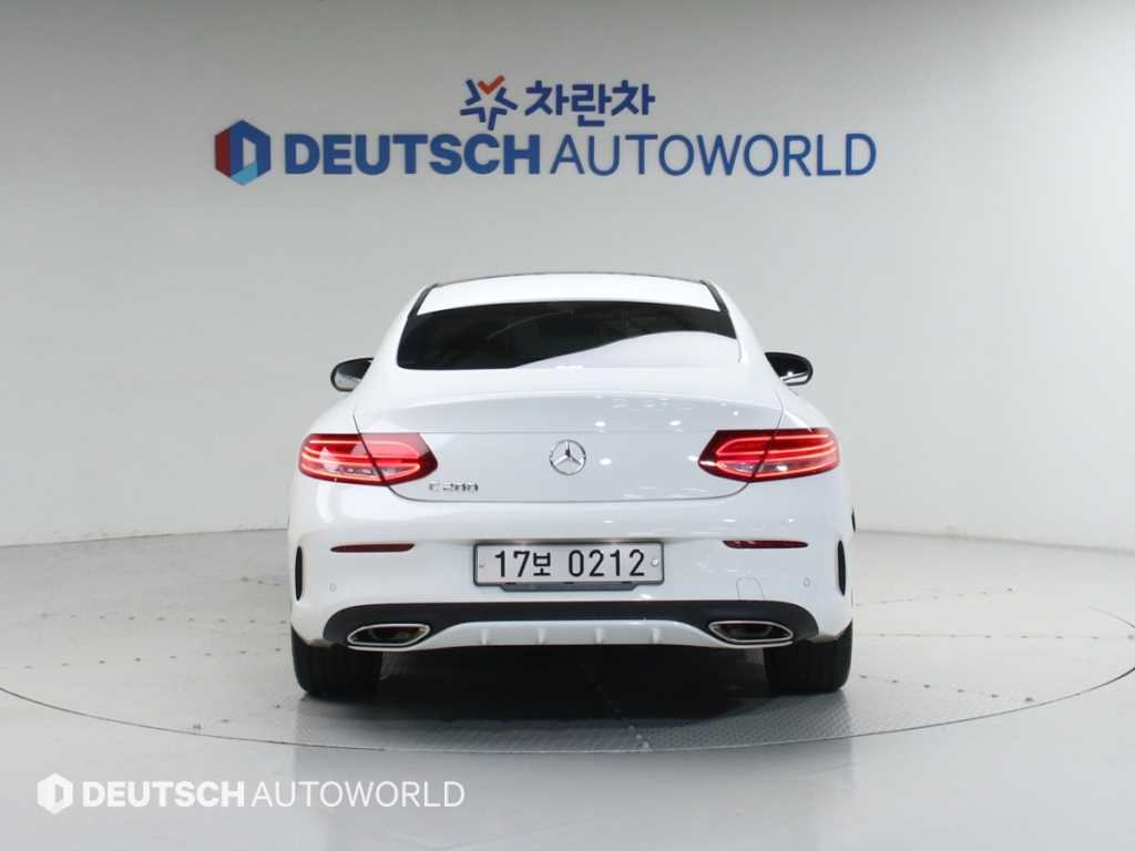 Mercedes Benz C Class - Vista 4