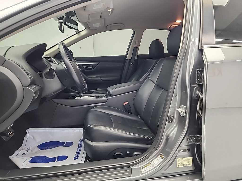 Nissan Altima - Vista 11