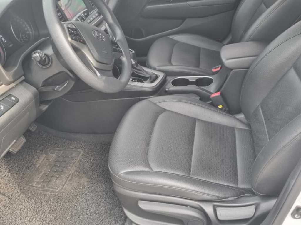 HYUNDAI Avante - Vista 4