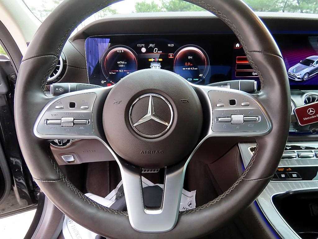 Mercedes Benz CLS Class - Vista 8