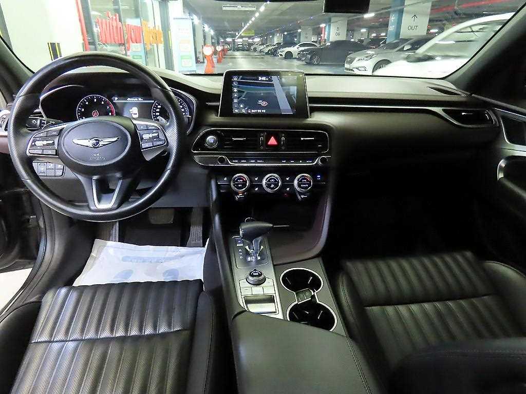 Genesis G70 - Vista 10