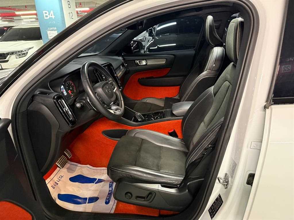 Volvo XC40 - Vista 8