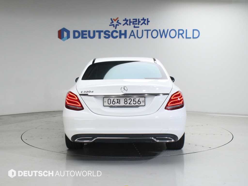 Mercedes Benz C Class - Vista 4