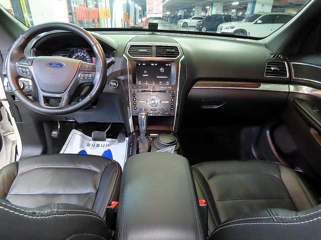 Ford Explorer - Vista 10