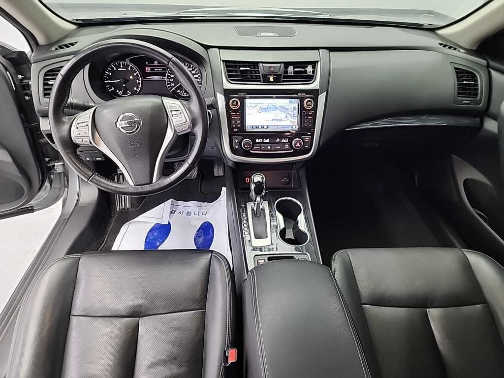 Nissan Altima - Vista 7
