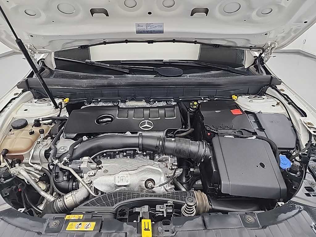 Mercedes Benz GLB Class - Vista 5