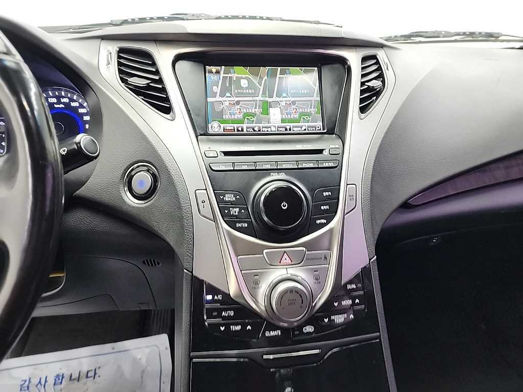 HYUNDAI Grandeur - Vista 10