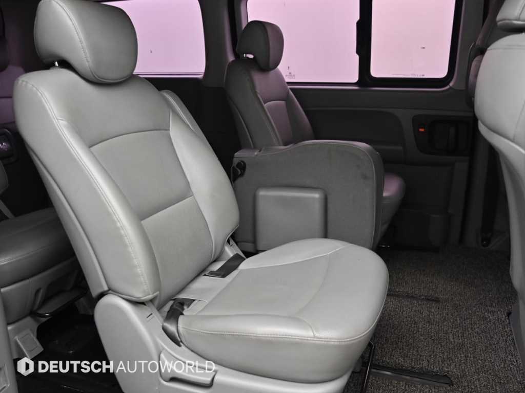 HYUNDAI Starex - Vista 12