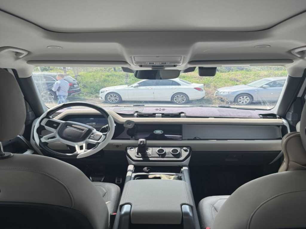 Land Rover Defender - Vista 5