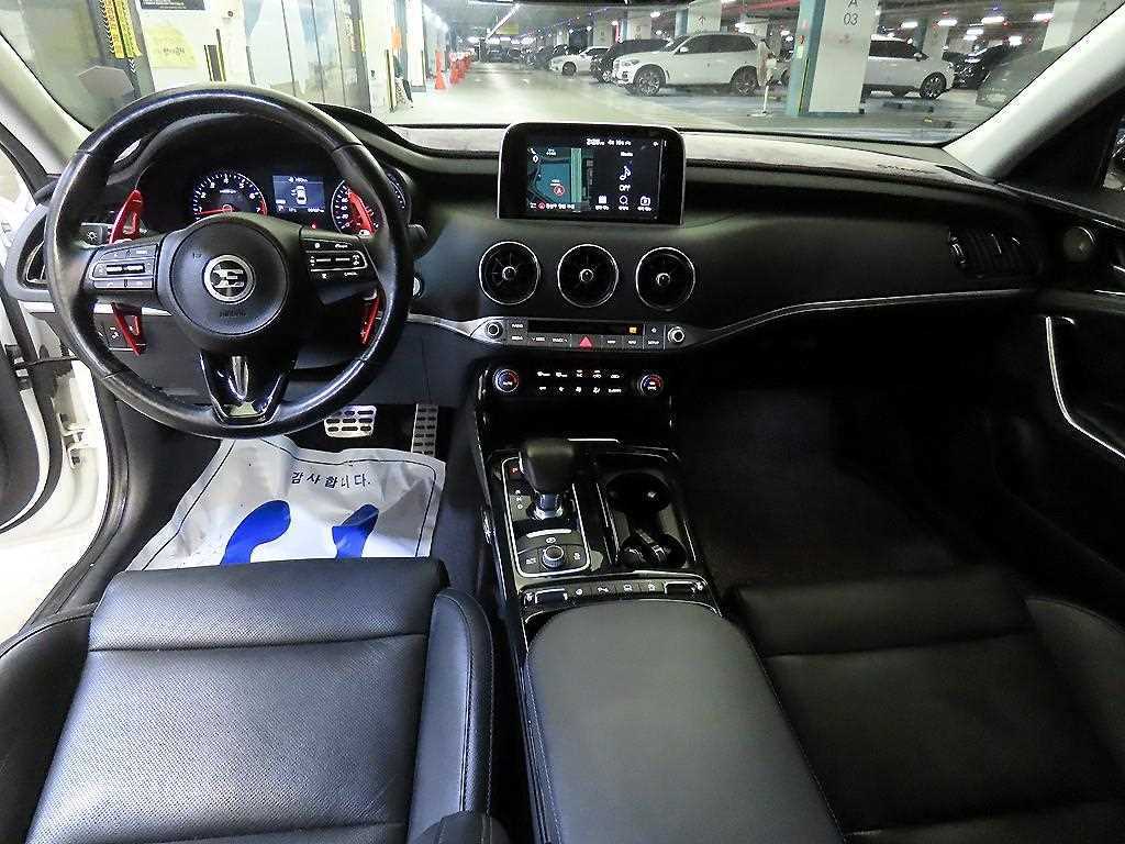KIA Stinger - Vista 10