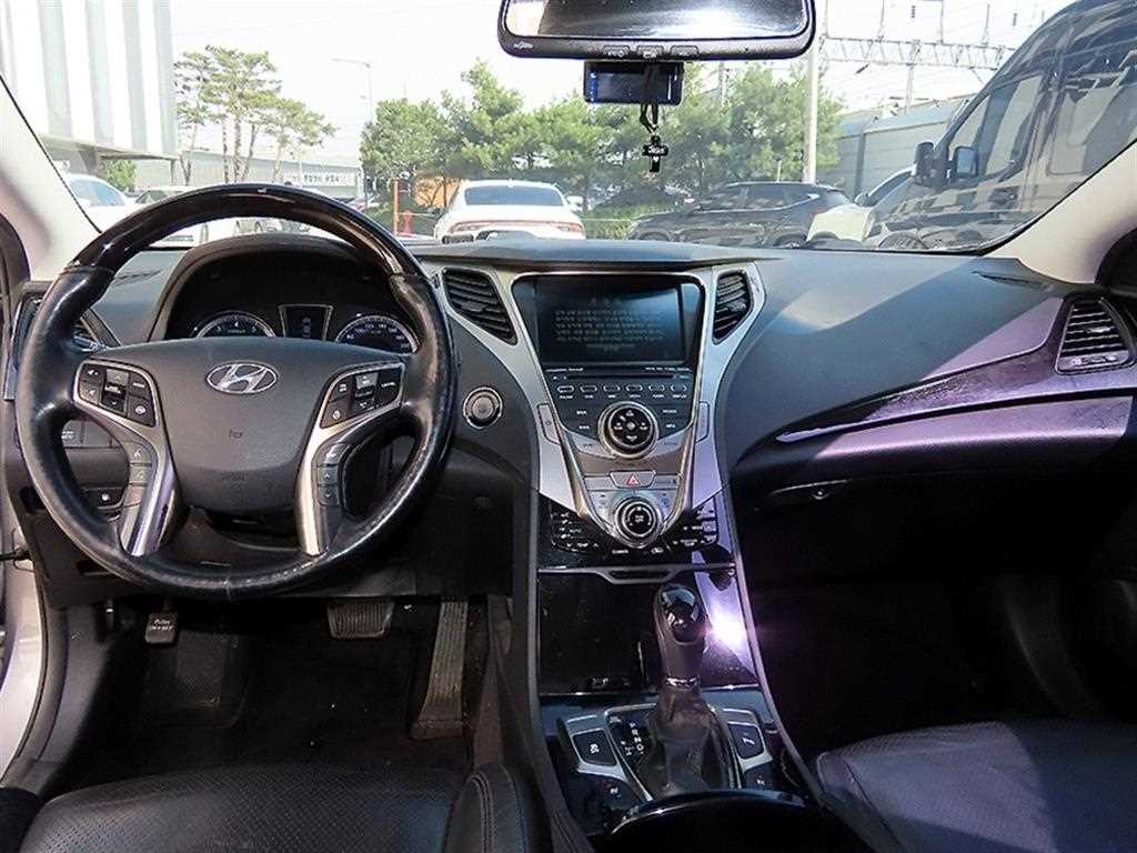 HYUNDAI Grandeur - Vista 8