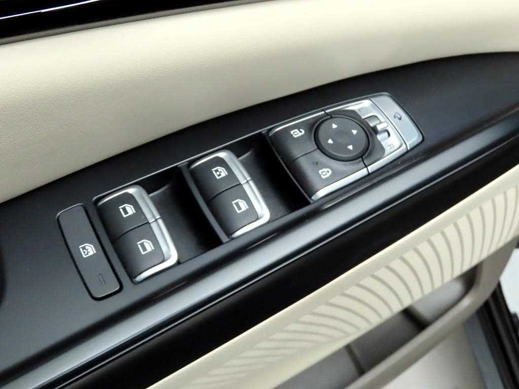 KIA Carnival - Vista 11