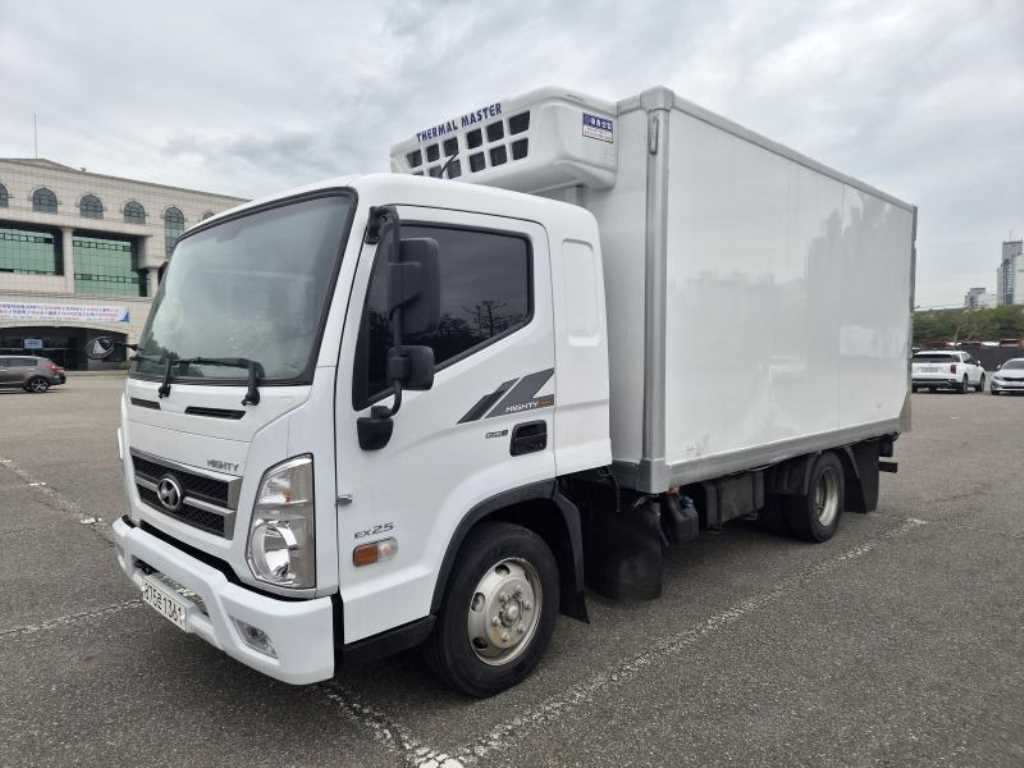 medium and large cargo truck - Vista 3