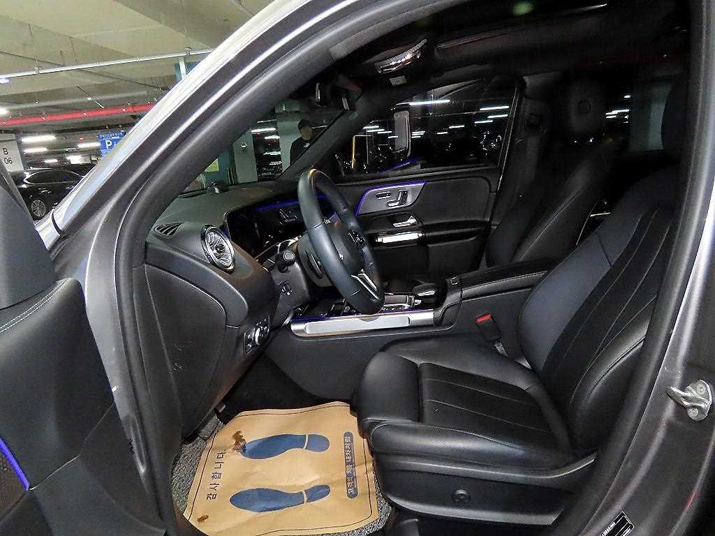 Mercedes Benz GLB Class - Vista 6