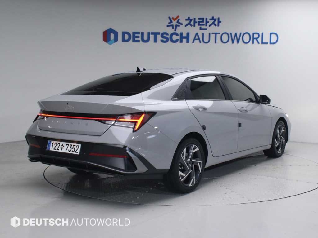 HYUNDAI Avante - Vista 2