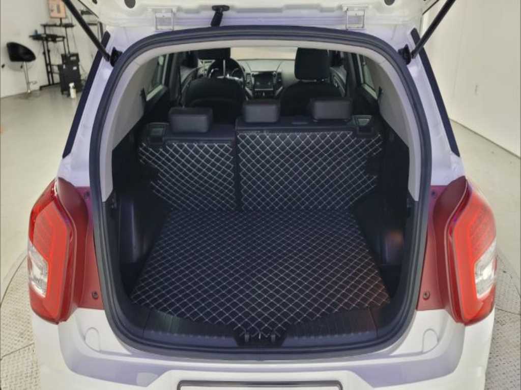 Ssangyong Tivoli - Vista 6