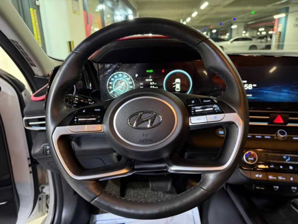 HYUNDAI Avante - Vista 8