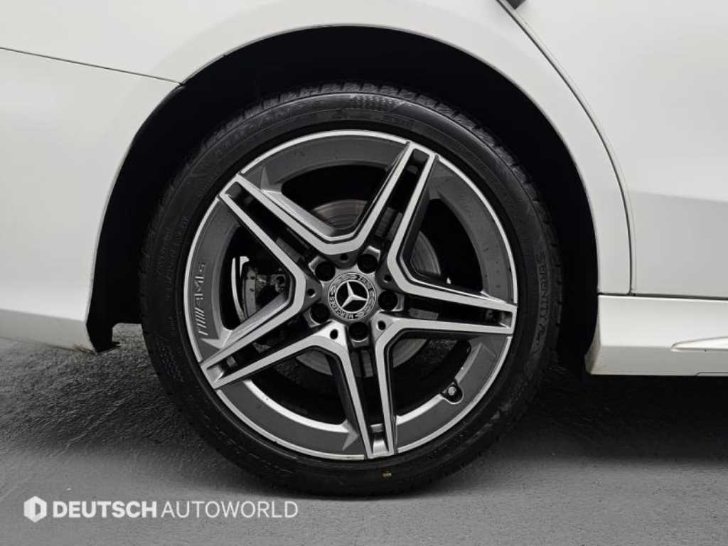 Mercedes Benz C Class - Vista 5