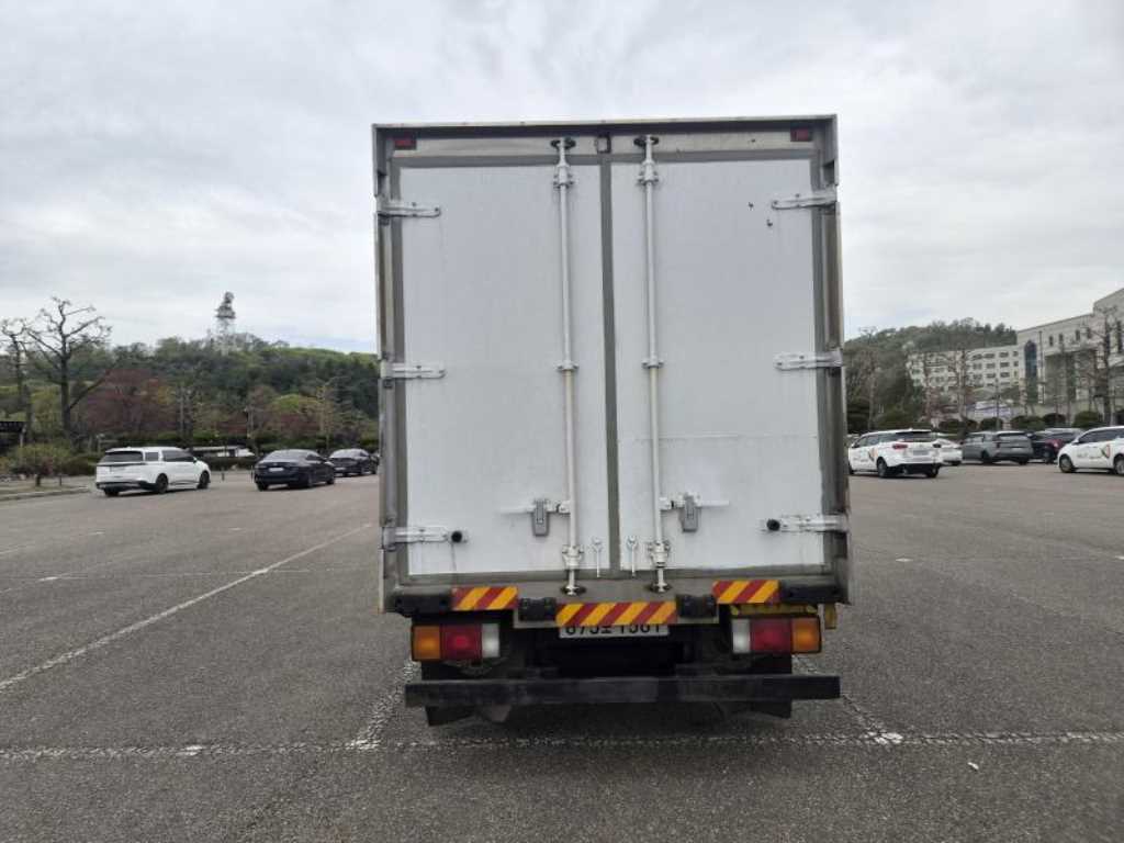 medium and large cargo truck - Vista 6