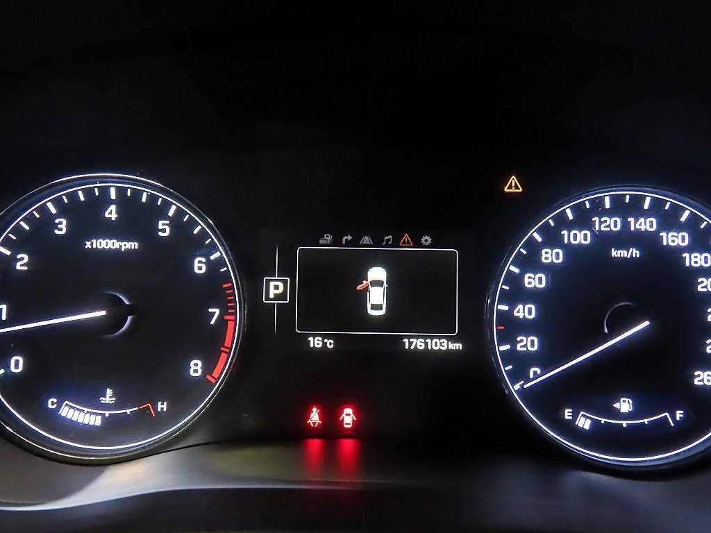 HYUNDAI Genesis - Vista 9