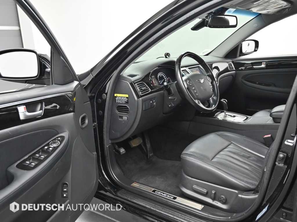 HYUNDAI Genesis - Vista 11