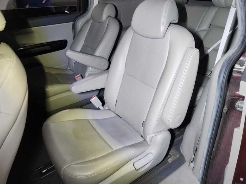 KIA Carnival - Vista 9