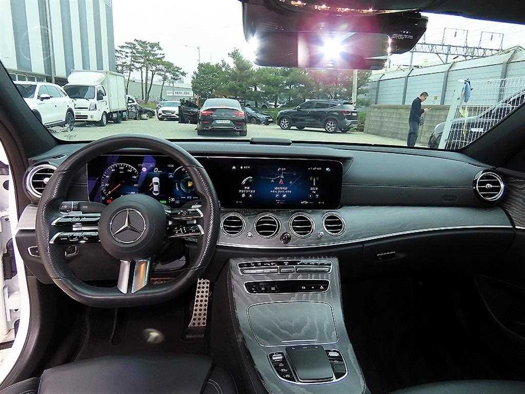 Mercedes Benz E class - Vista 7