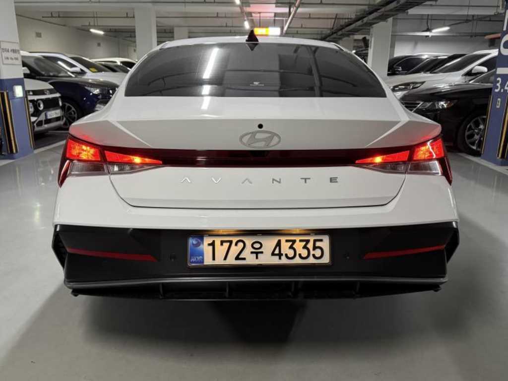 HYUNDAI Avante - Vista 5