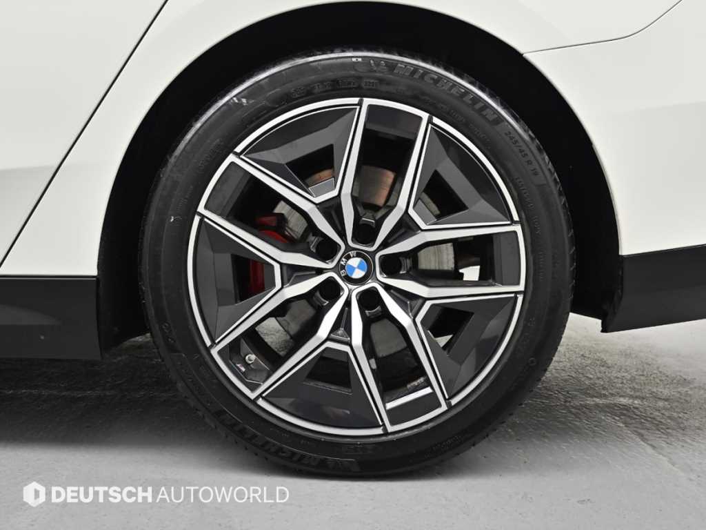 BMW 5 Series - Vista 5
