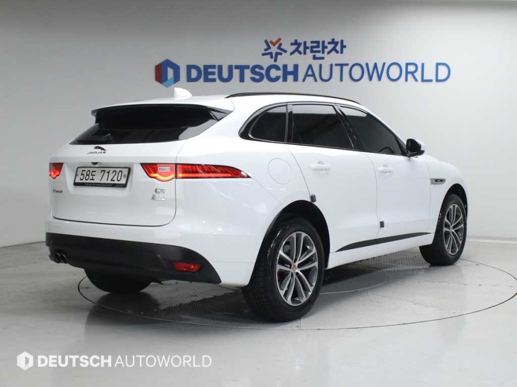 Jaguar F-PACE - Vista 2