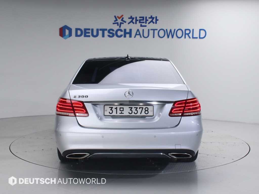 Mercedes Benz E class - Vista 4