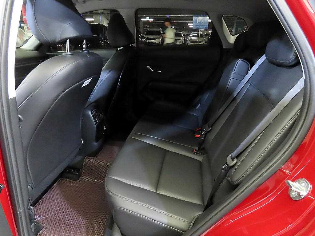 HYUNDAI Kona - Vista 7