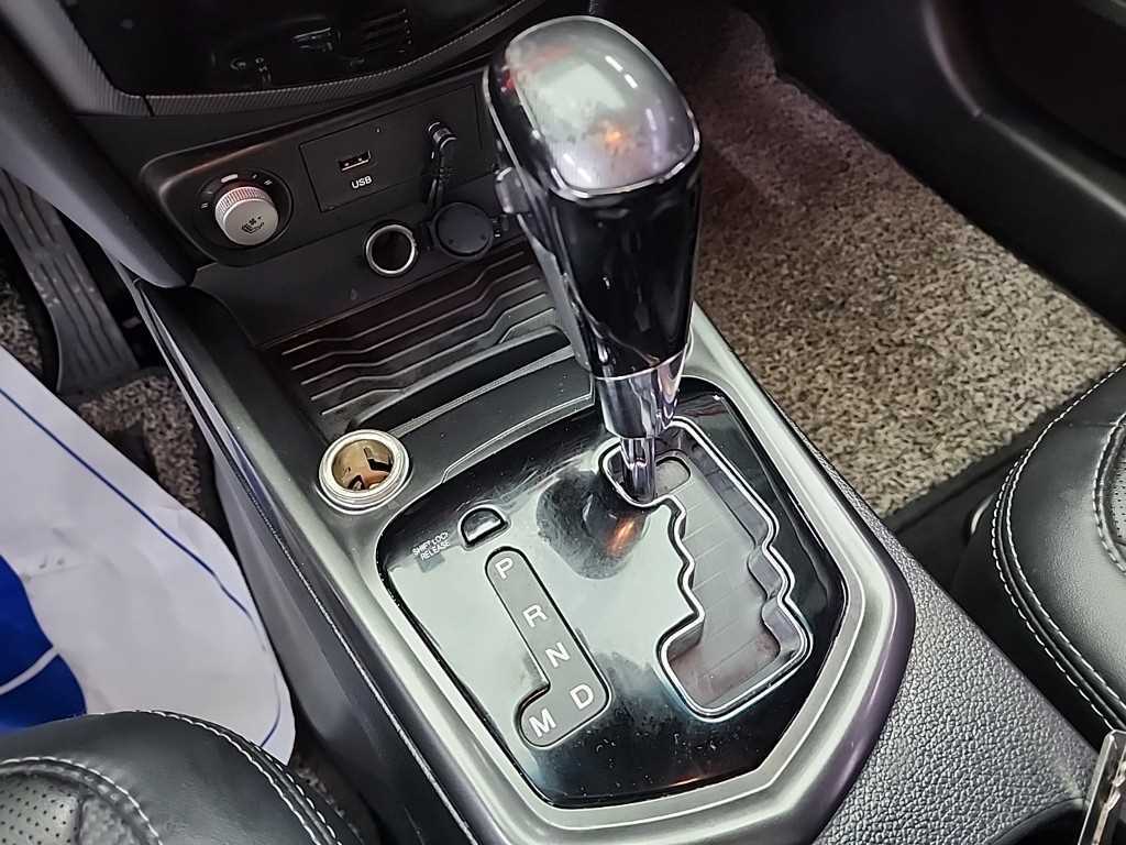 Ssangyong Tivoli - Vista 8