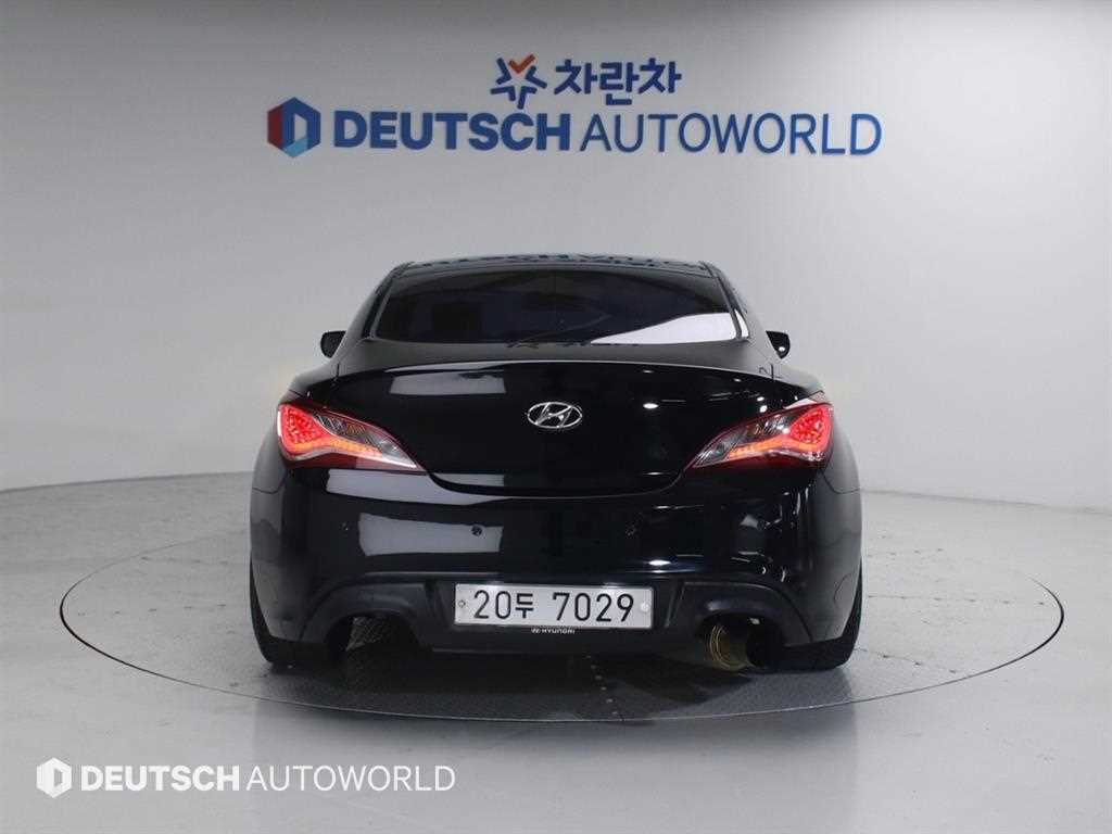 HYUNDAI Genesis - Vista 4