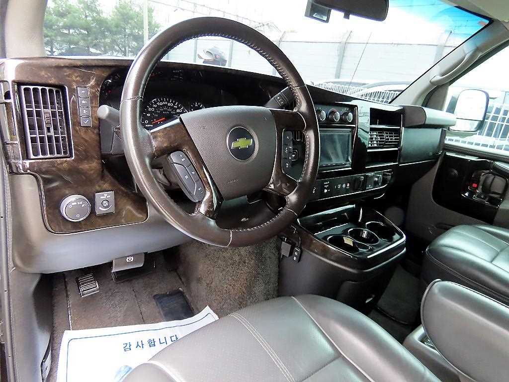 Chevrolet Express van - Vista 8