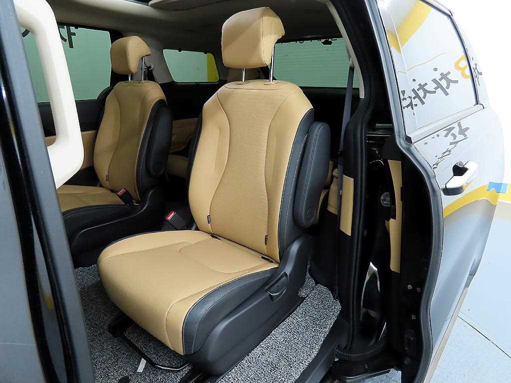 KIA Carnival - Vista 6
