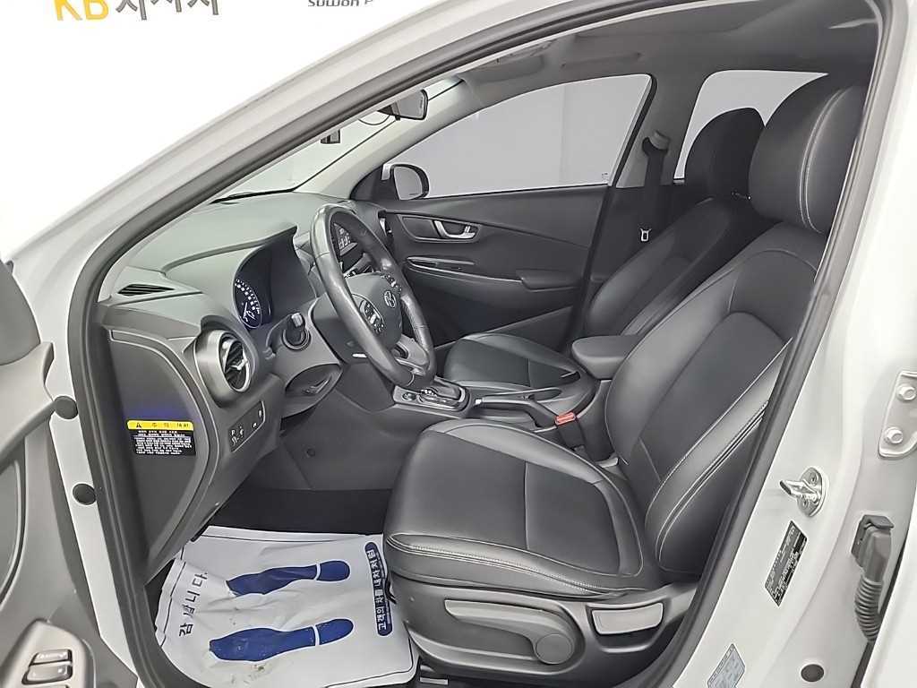 HYUNDAI Kona - Vista 11