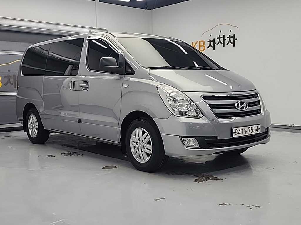 HYUNDAI Starex - Vista 4