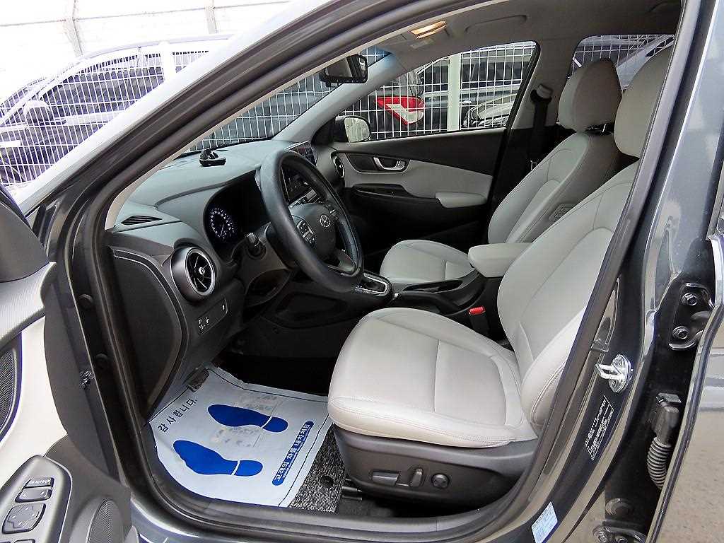 HYUNDAI Kona - Vista 5