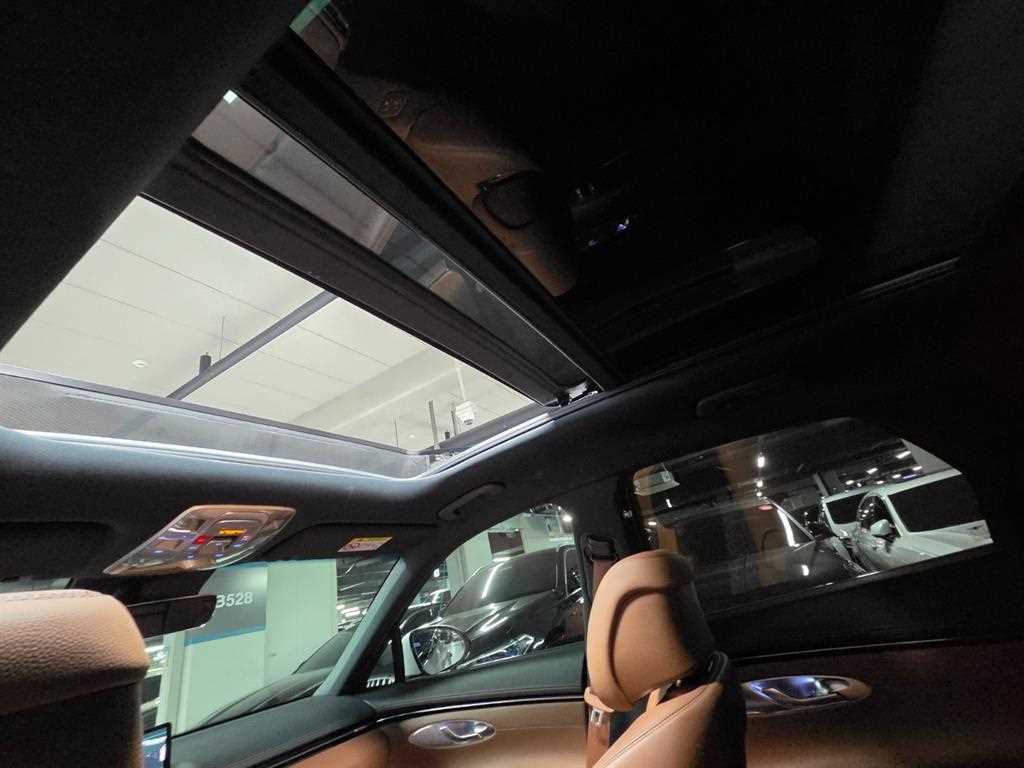 Genesis GV70 - Vista 6