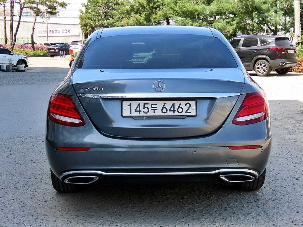 Mercedes Benz E class - Vista 4