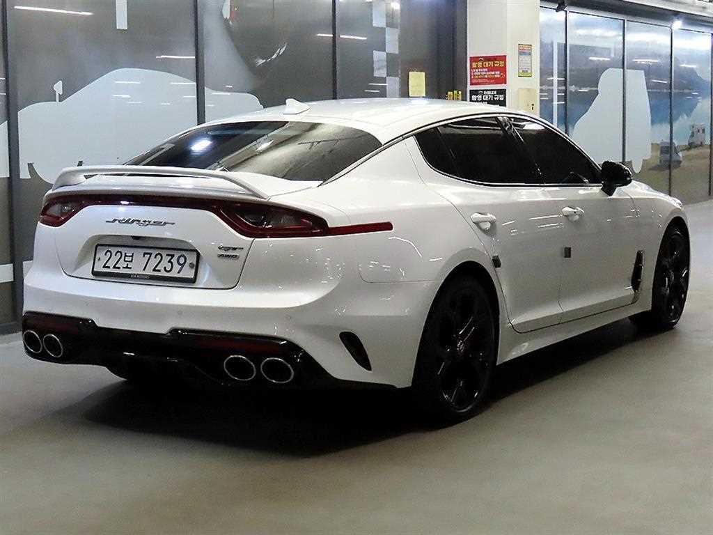 KIA Stinger - Vista 4
