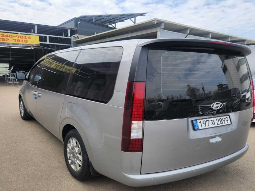HYUNDAI Staria - Vista 2
