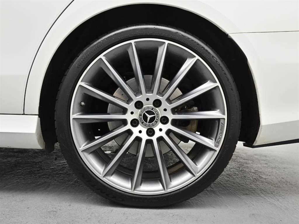 Mercedes Benz E class - Vista 5