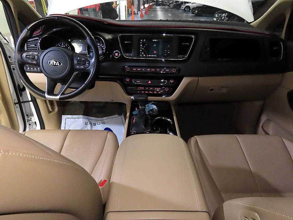 KIA Carnival - Vista 10