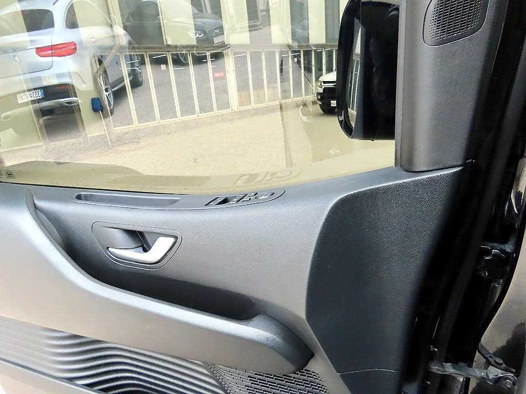 HYUNDAI Staria - Vista 12