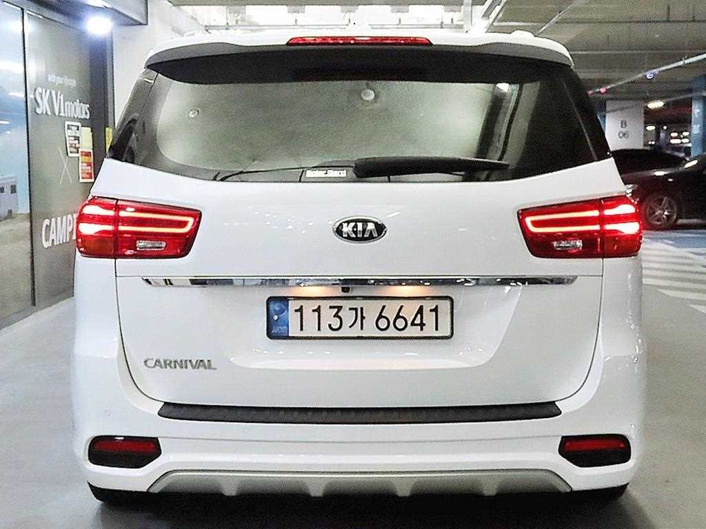 KIA Carnival - Vista 5